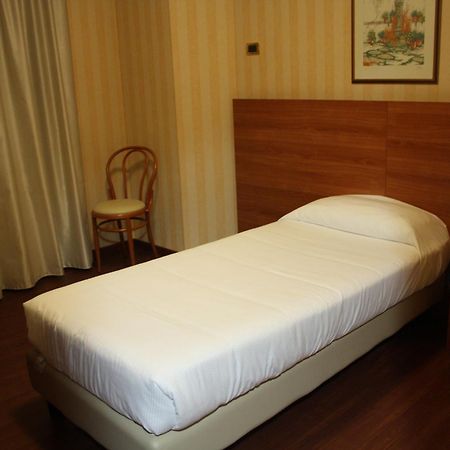 Hotel 2C Legnano Luaran gambar