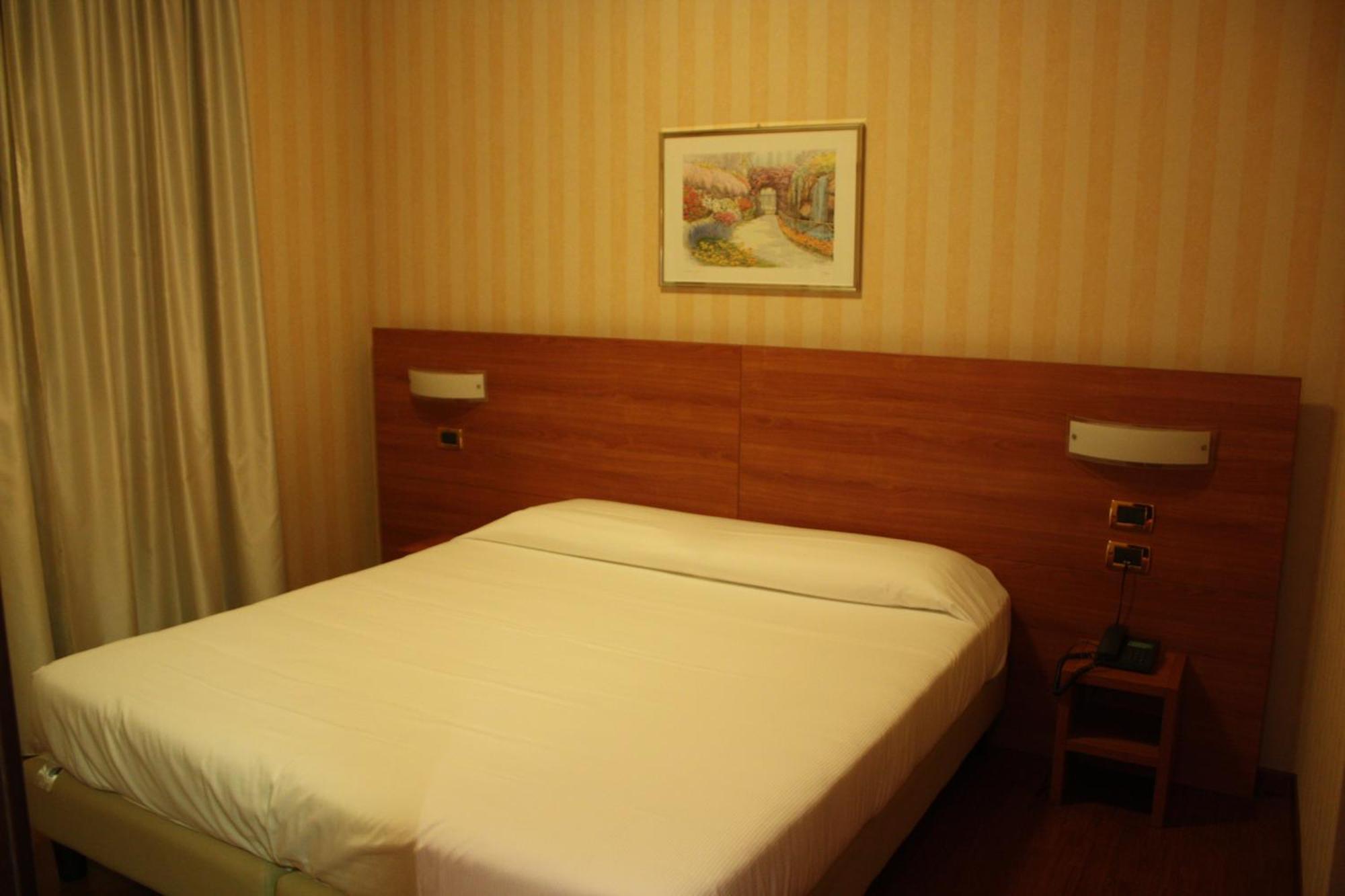 Hotel 2C Legnano Luaran gambar