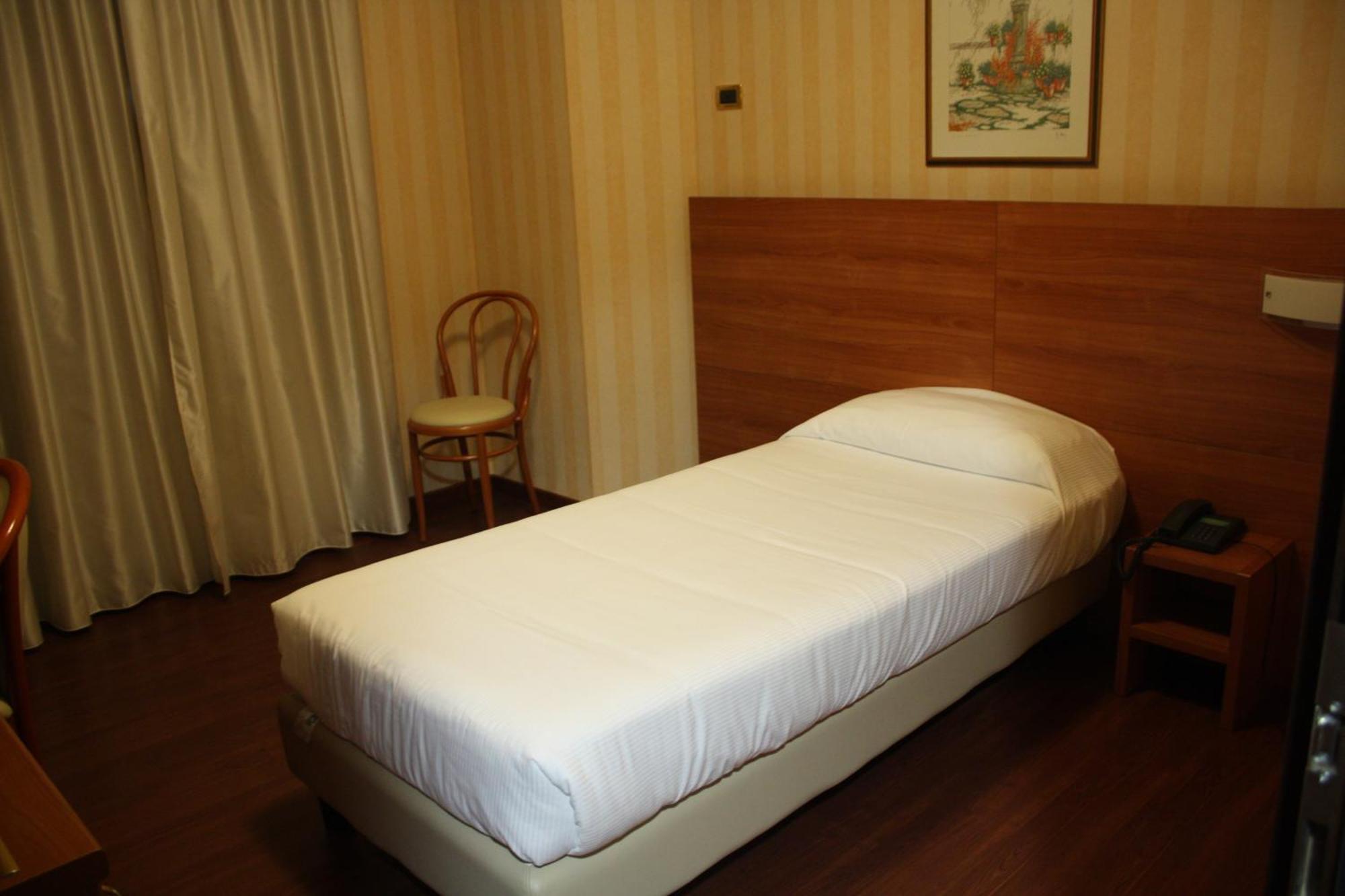 Hotel 2C Legnano Luaran gambar