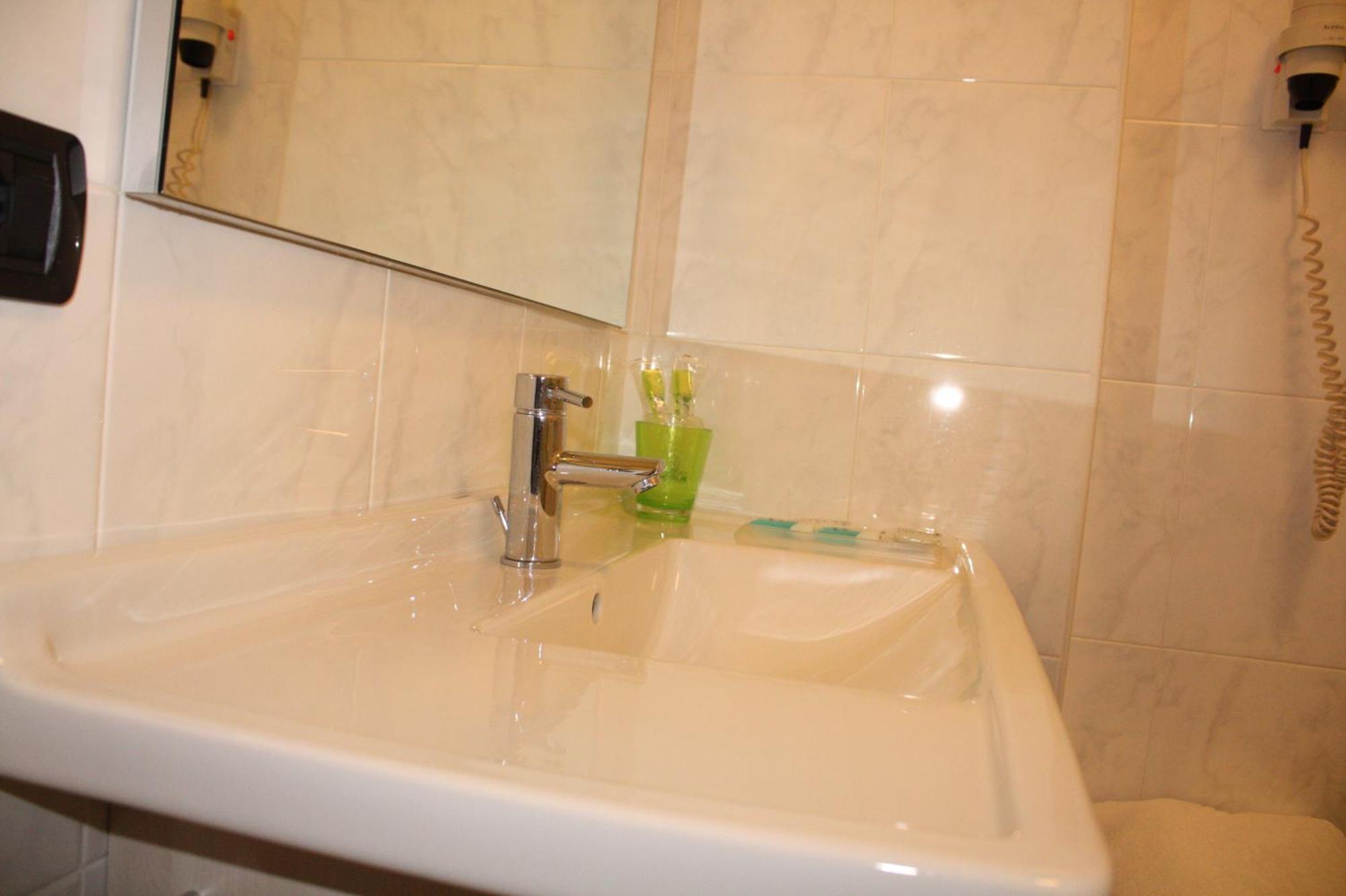 Hotel 2C Legnano Luaran gambar