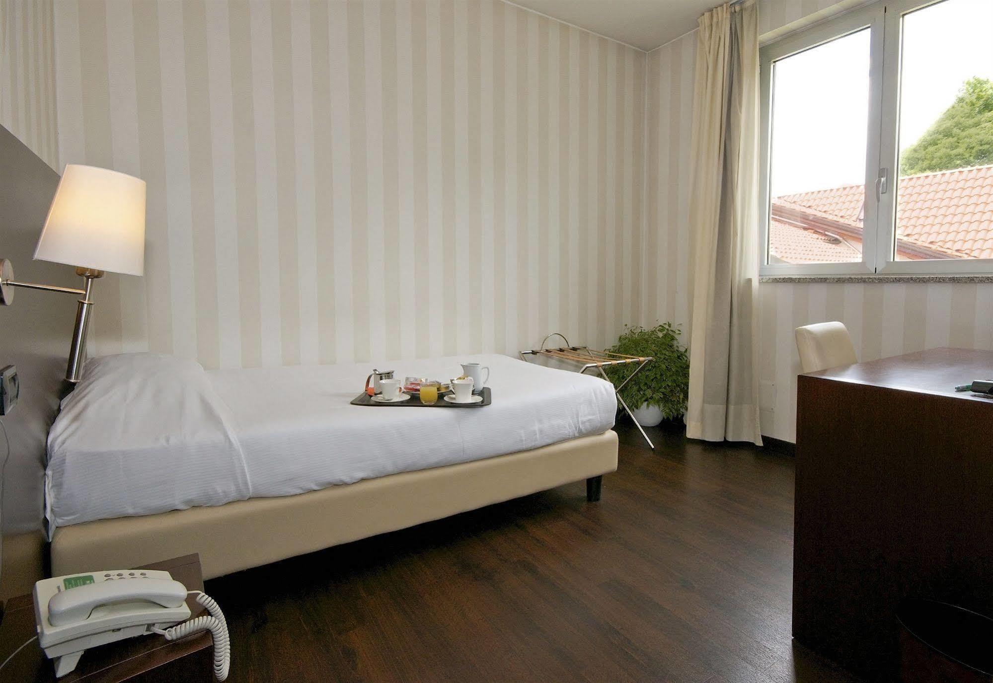 Hotel 2C Legnano Luaran gambar
