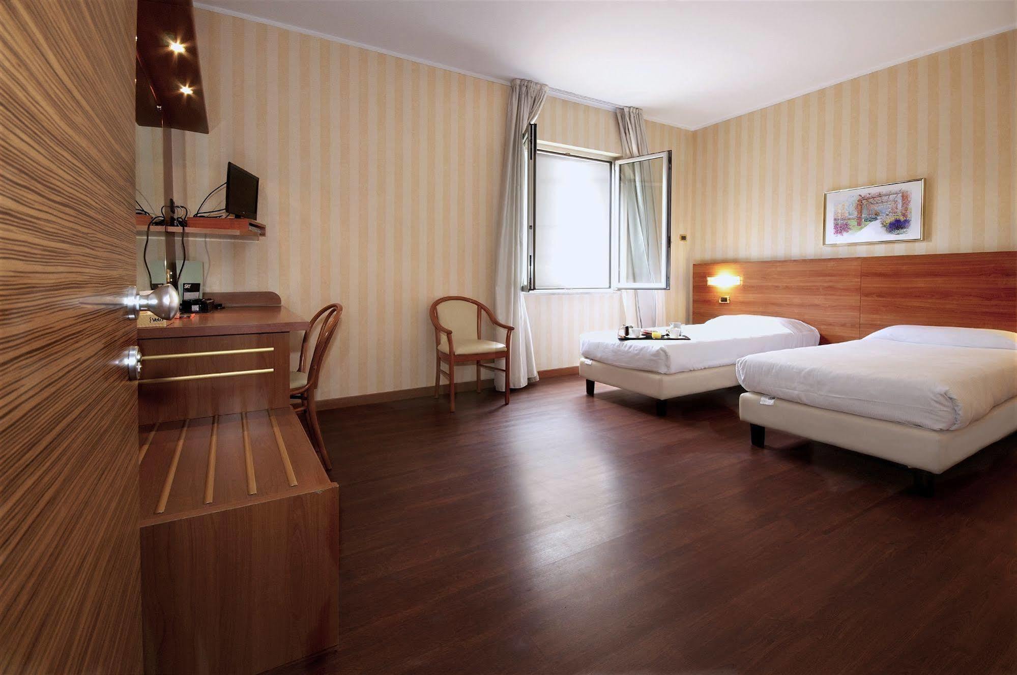 Hotel 2C Legnano Luaran gambar