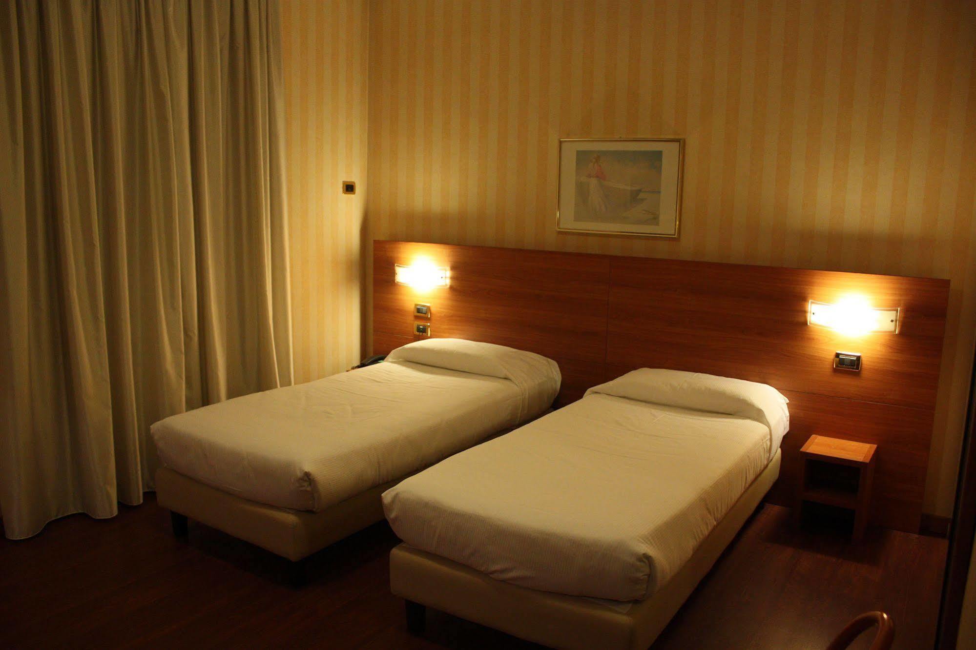 Hotel 2C Legnano Luaran gambar