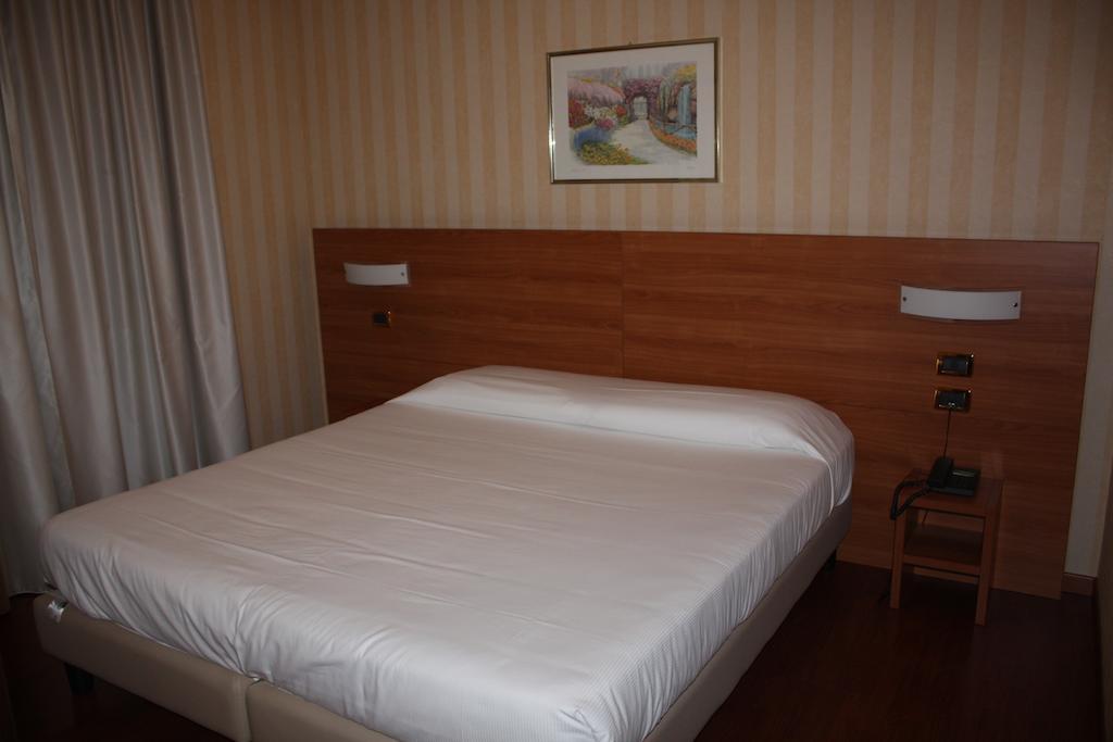Hotel 2C Legnano Luaran gambar